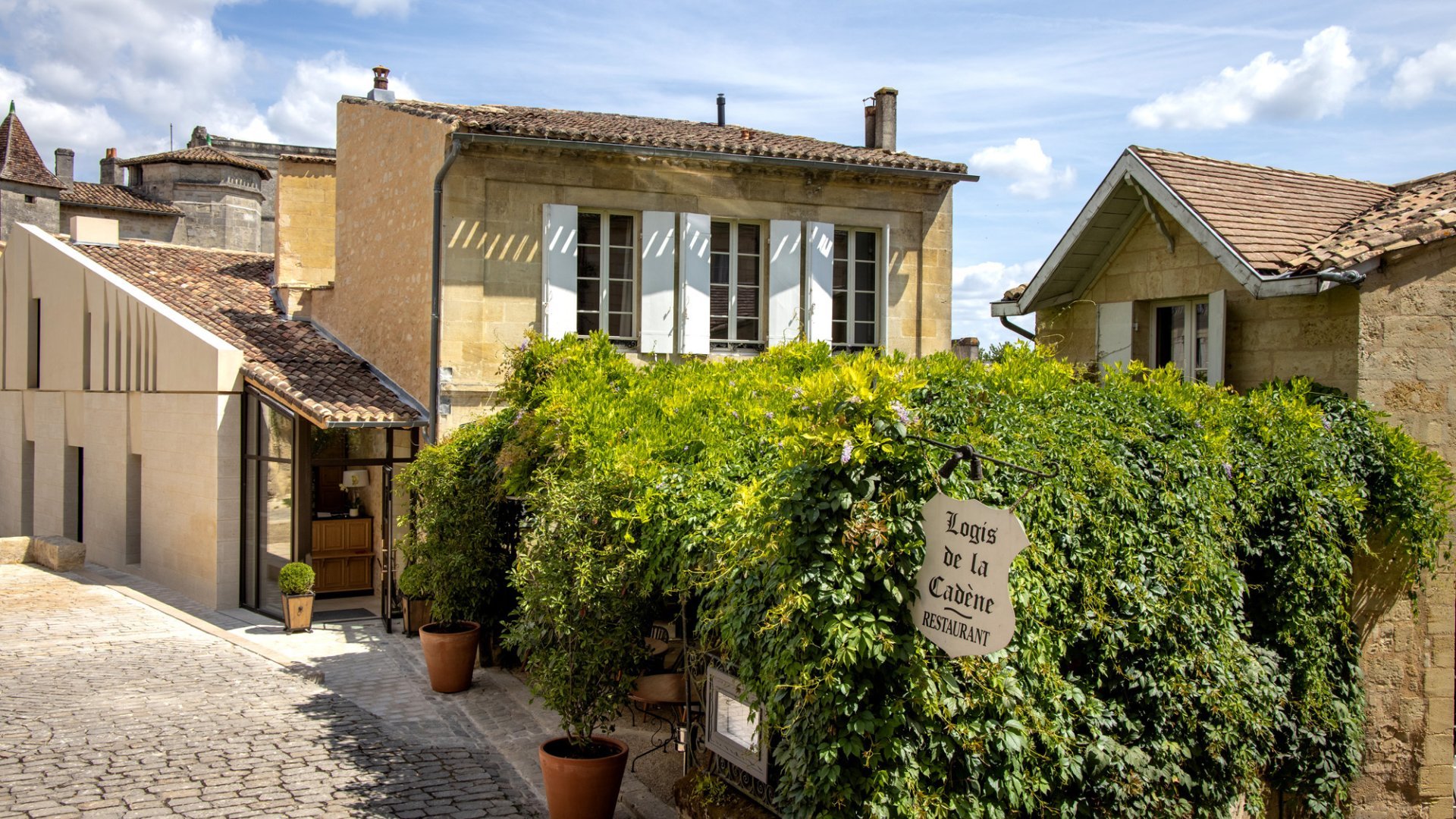 Façade du Logis de la Cadène - Hôtel et restaurant